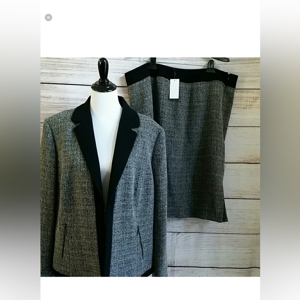 Tahari Suit NWT Sz 20